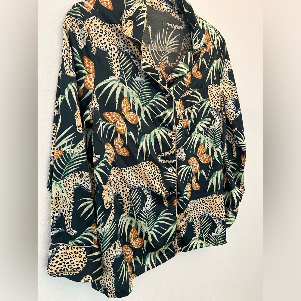 JUNGLE SATIN TOP